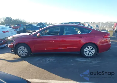 2020 Ford Fusion S z USA, uszkodzony, nr VIN 3FA6P0G71LR159919